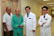 Thay van tim thành công, cụ ông 90 tuổi đi lại được sau 7 năm liệt giường