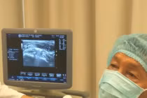 “Triệt” tận gốc viêm khớp vai bằng huyết tương giàu tiểu cầu