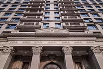 D'. Palais Louis: Hoặc là hoàn mỹ, hoặc là không gì cả