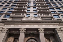 D'. Palais Louis: Hoặc là hoàn mỹ, hoặc là không gì cả