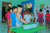 Đảm bảo việc uống sữa học đường đầy đủ cho học sinh khi tựu trường