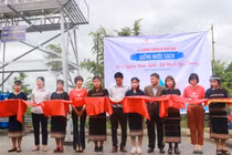 Người dân Mang Yang hân hoan đón nguồn nước sạch về bản làng