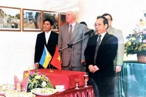 "Ảnh độc" của tỷ phú Phạm Nhật Vượng thuở lập nghiệp ở Kharkov