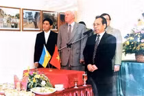 "Ảnh độc" của tỷ phú Phạm Nhật Vượng thuở lập nghiệp ở Kharkov