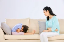 Nỗi khổ tâm của mẹ khi bé bị táo bón, ốm vặt trong mùa dịch