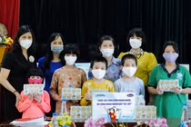 Vinamilk trao 10 tỷ và 1 triệu ly sữa hỗ trợ trẻ em