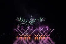 Hé lộ nhiều tên tuổi của làng giải trí trong đêm pháo hoa thứ 3