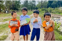 Vinamik cùng Cặp lá yêu thương “trao cơ hội đi học, cho cơ hội đổi đời“