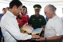 Chiêm ngưỡng siêu du thuyền 150 triệu đô lộng lẫy giữa vịnh Hạ Long