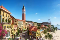 Phố đêm sôi động Central Village: "Chiêu" đưa Phú Quốc phục hồi sau COVID-19