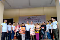 Công đoàn Bắc Á Bank cứu trợ người dân vùng lũ: "Thương lắm miền Trung ơi!"