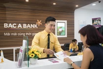 Ngân hàng giảm phí để khách hàng hưởng lợi