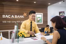 Ngân hàng giảm phí để khách hàng hưởng lợi