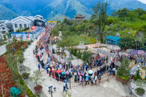 “Choáng” với màn nhảy sạp kỷ lục 10.000 người tham dự