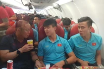 Vietjet tài trợ bay cho cầu thủ, BHL và cả người thân của 2 đội bóng vô địch SEA Games