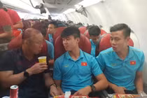Vietjet tài trợ bay cho cầu thủ, BHL và cả người thân của 2 đội bóng vô địch SEA Games