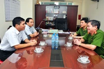 Lãnh đạo EVN HANOI thăm, tặng quà lực lượng cảnh sát PCCC