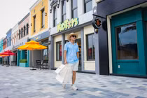 Nhà thiết kế Adrian Anh Tuấn “choáng ngợp” với điểm mua sắm mới xuất hiện ở Hồ Tràm