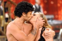 Madona “yêu” ướt át tình cũ trên sân khấu