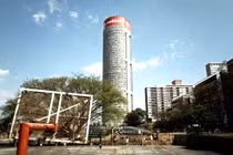 Chung cư có chiều cao "khủng" ngập rác