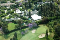 Từ trên cao zoom cận cảnh những biệt thự xa xỉ