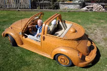 Siêu xe Volkswagen Beetle phiên bản... gỗ
