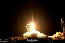 SpaceX lần đầu tiên đưa 4 phi hành gia không chuyên lên vũ trụ