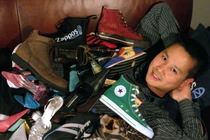 "Tỷ phú bán giày" và câu chuyện kiếm tiền một cách hạnh phúc 