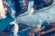 Phi hành gia sốc nặng khi tự mình chụp ảnh Trái Đất bị tổn thương