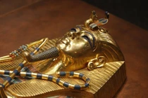 Lăng mộ vị vua nào chứa hơn 5.000 cổ vật vô giá? 