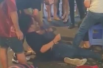 3 thanh niên co giật, sùi mọt mép trên bố đi bộ Bùi Viện