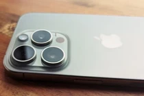 Có nên mua miếng dán bảo vệ ống kính cho iPhone?