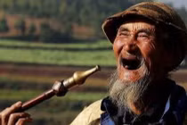 “Đầu người giàu không có tóc, chân người nghèo không có lông“