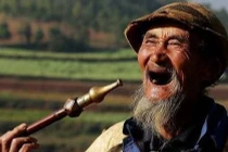 “Đầu người giàu không có tóc, chân người nghèo không có lông“