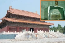 Bí ẩn lăng mộ Càn Long, quan tài nặng hàng tấn tự 'di chuyển'