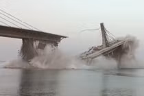 Lại sập cầu dây văng đang xây dựng trên sông Hằng ở Ấn Độ