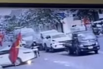 Clip: 4 ô tô gặp nạn liên hoàn vì “xế hộp” mắc lỗi liên tiếp