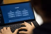 Sử dụng ChatGPT để tăng hiệu quả làm việc và tiết kiệm thời gian