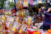Thị trường đồ lễ ông Công, ông Táo sôi động, giá phải chăng