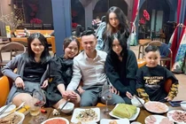 Tú Dưa chốt 5 con, tiết lộ nhân duyên với con gái út