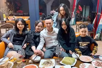 Tú Dưa chốt 5 con, tiết lộ nhân duyên với con gái út