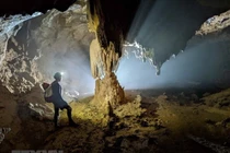 Chiêm ngưỡng hệ thống hang động tuyệt đẹp dài hơn 3km ở Quảng Bình