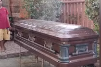 Chuyện lạ có thật: Hô “biến” quan tài thành lò nướng thịt