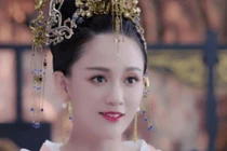 Bà là Hoàng hậu hạnh phúc nhất, được chồng sủng ái suốt 45 năm