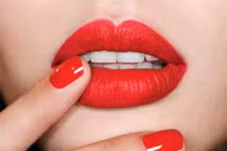 Bí quyết trị thâm môi bằng vitamin E cho môi hồng căng mọng 