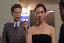 Chồng ngoại tình với thư ký, vợ âm thầm đến công ty làm chuyện bất ngờ