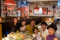 NSƯT Công Lý cùng bạn gái và vợ cũ tổ chức sinh nhật cho con gái