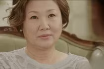 Mẹ chồng "tắt điện" khi thấy con dâu nghèo rớt mồng tơi có thứ này trong tay