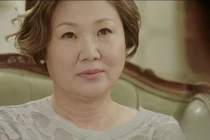 Mẹ chồng "tắt điện" khi thấy con dâu nghèo rớt mồng tơi có thứ này trong tay