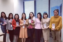 Sự thật nhân viên nữ của VTV được tặng điện thoại gần 30 triệu ngày 8/3